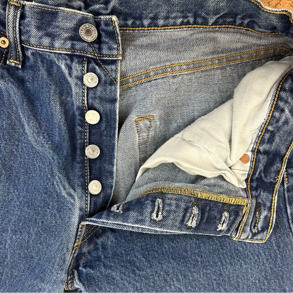 Levi’s 501 32x34 Classic Blue Denim Jeans - Picture 9 of 12